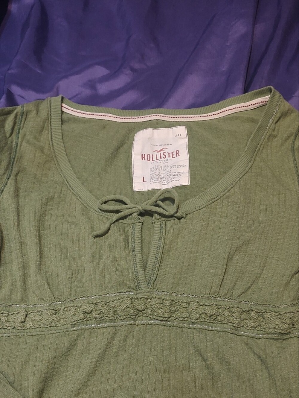 Hollister Women's Olive Green Ribbed Lace-Trim Long Sleeve Henley - Picture 2 of 4